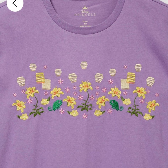 Disney Tangled Floral Lanterns Women’s Teeshirt BoxLunch Excluaivw - Picture 2 of 8